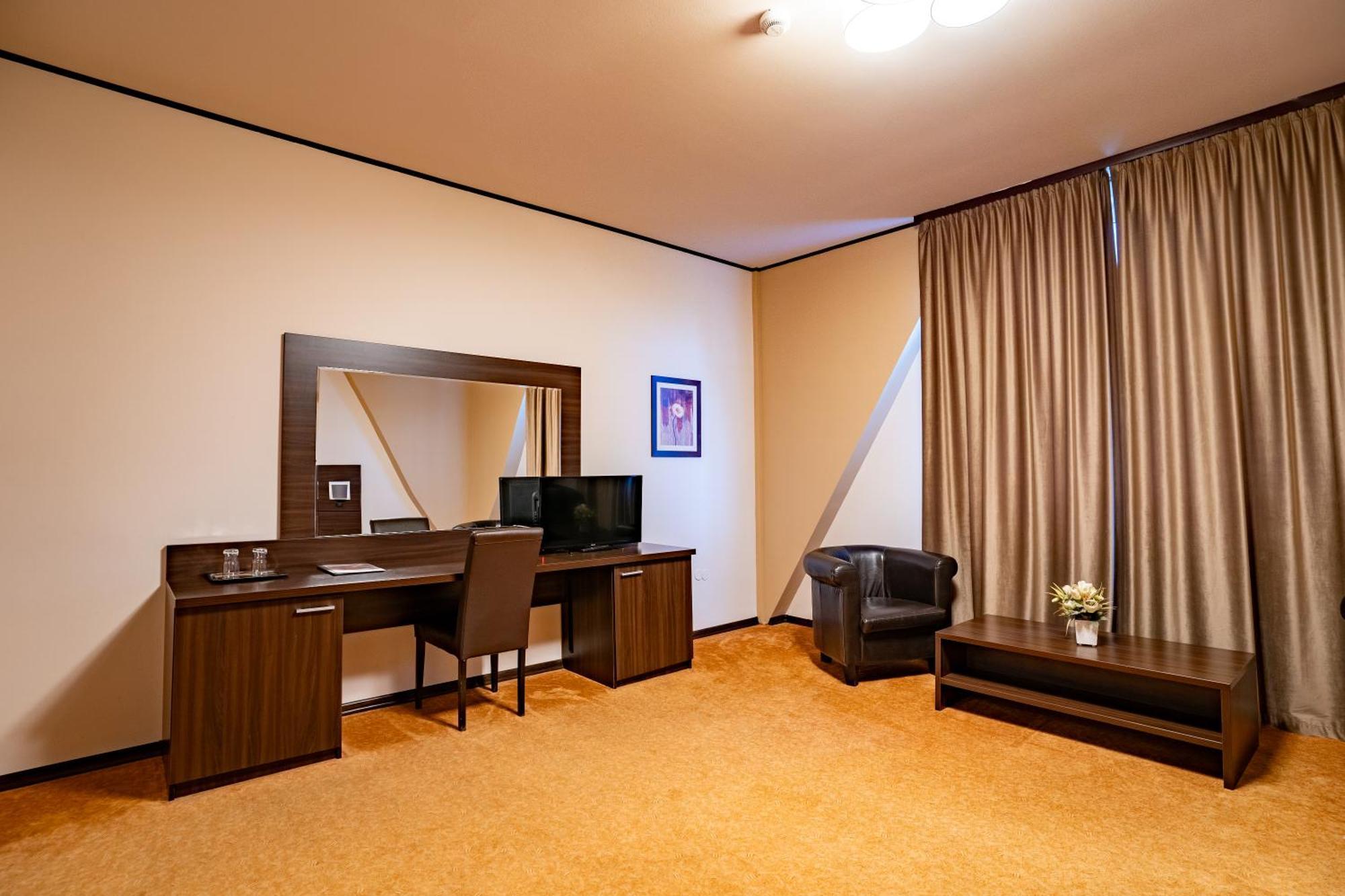 Hotel Aurelia Chisoda Екстериор снимка