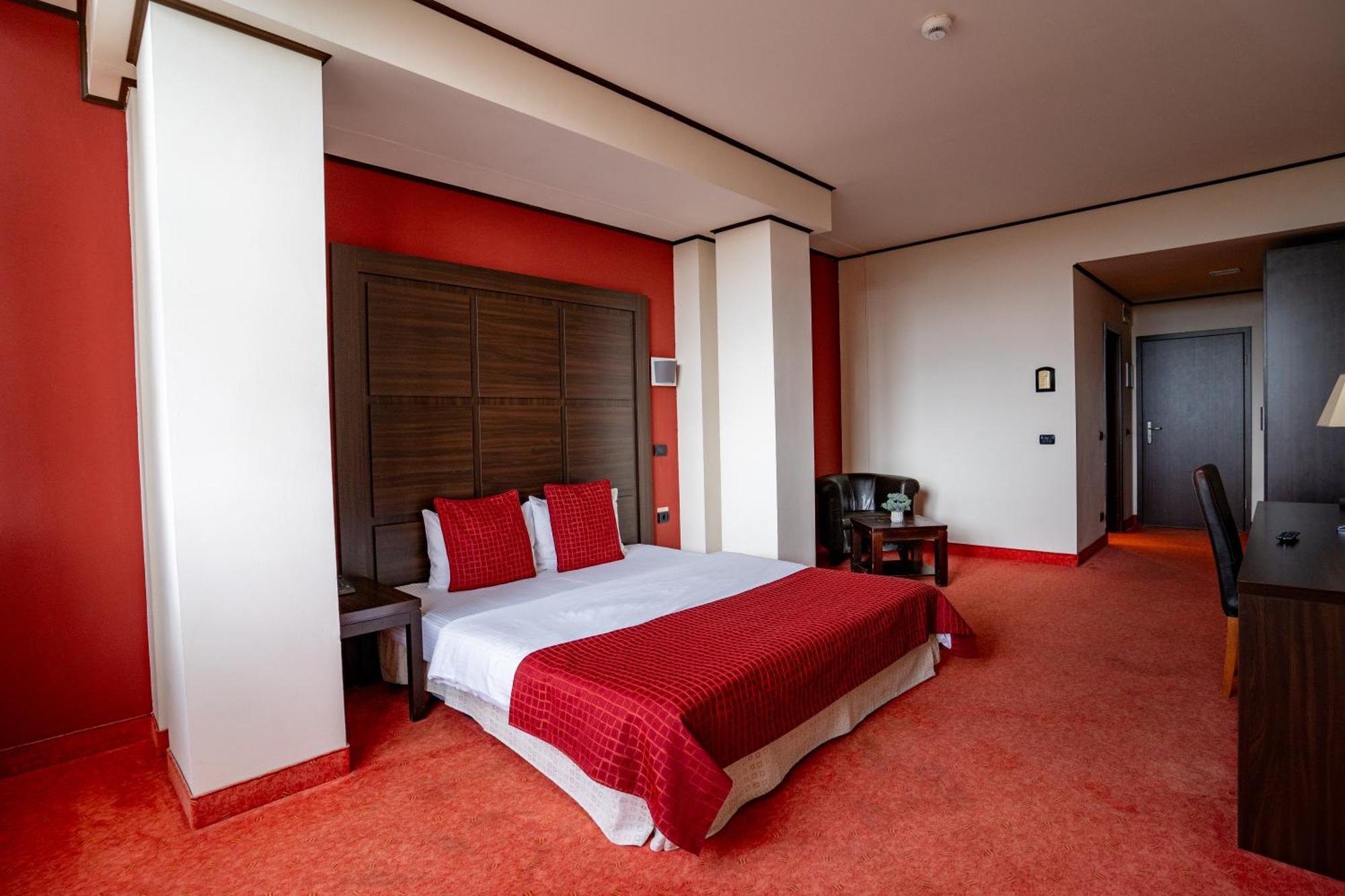 Hotel Aurelia Chisoda Екстериор снимка