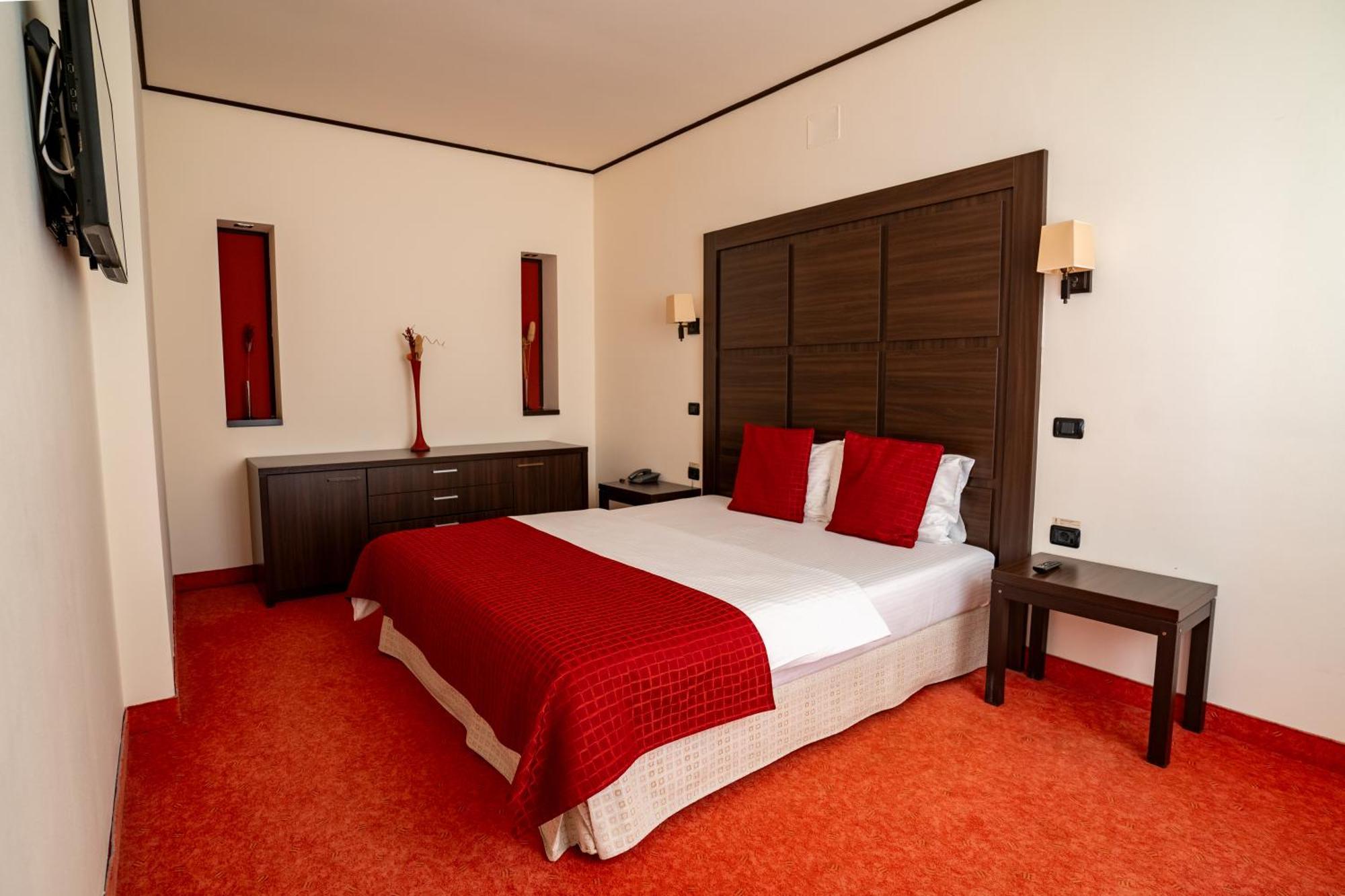 Hotel Aurelia Chisoda Екстериор снимка